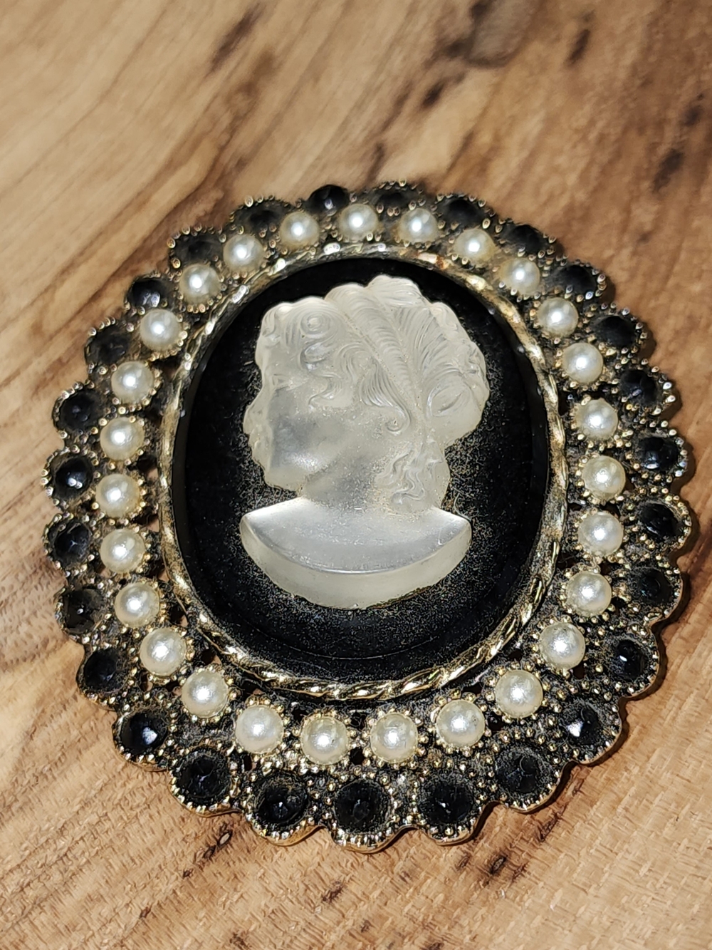 Vintage Black and White Mother Of Pearl Cameo Brooch